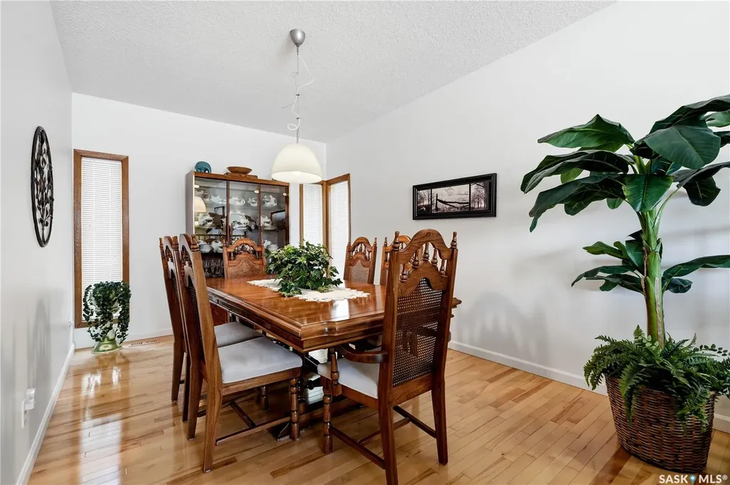 719 Wakaw Terrace Saskatoon SK S7J 4C1