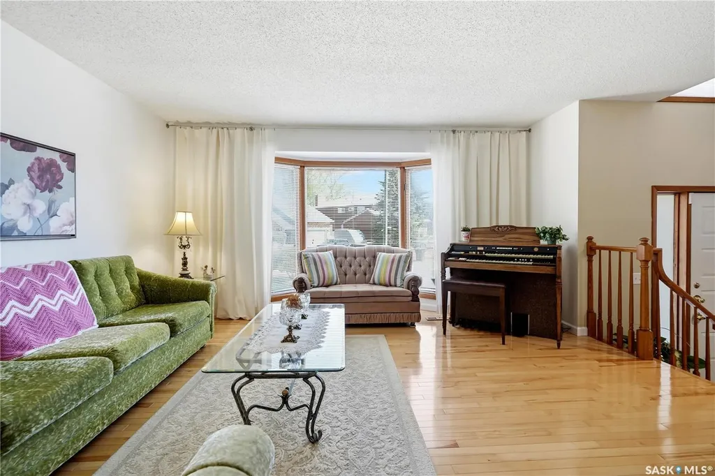 719 Wakaw Terrace Saskatoon SK S7J 4C1