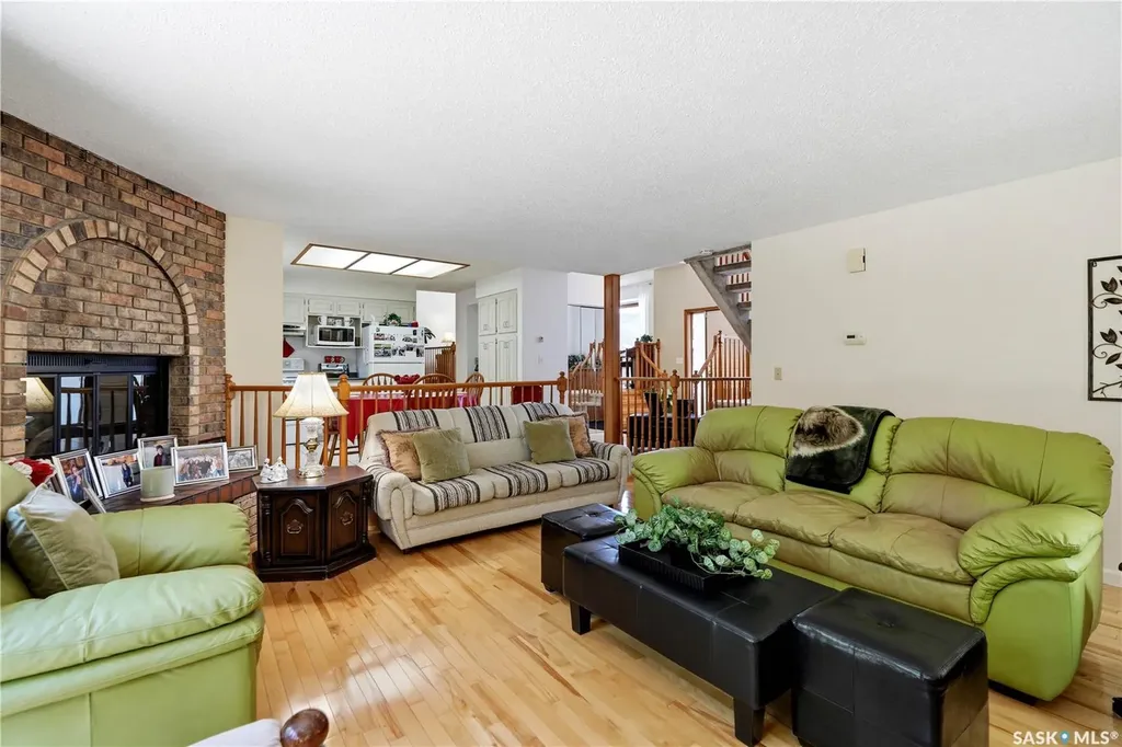 719 Wakaw Terrace Saskatoon SK S7J 4C1