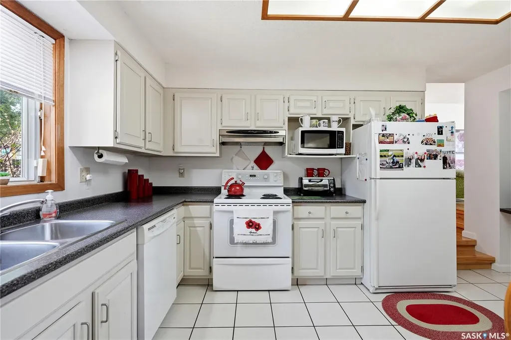 719 Wakaw Terrace Saskatoon SK S7J 4C1