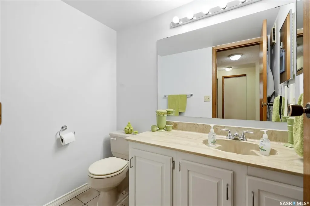 719 Wakaw Terrace Saskatoon SK S7J 4C1