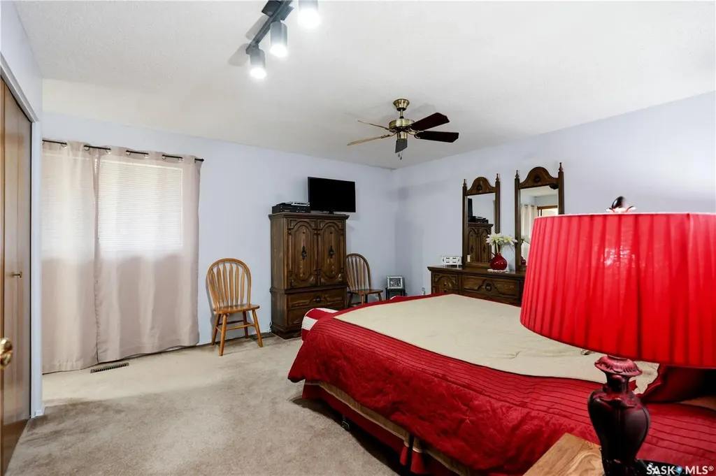 719 Wakaw Terrace Saskatoon SK S7J 4C1