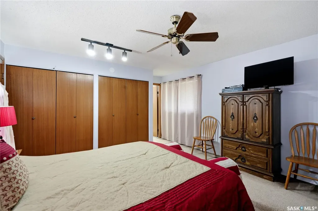 719 Wakaw Terrace Saskatoon SK S7J 4C1