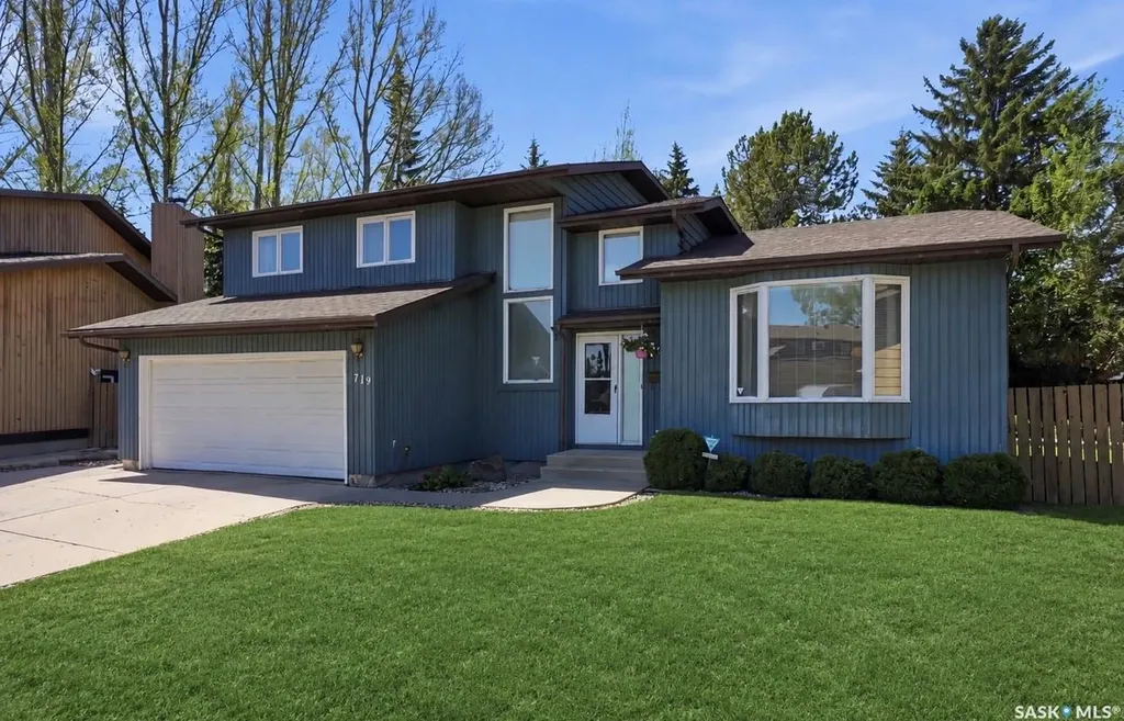 719 Wakaw Terrace Saskatoon SK S7J 4C1