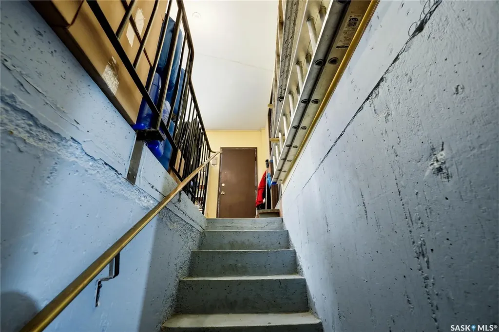 719 Wakaw Terrace Saskatoon SK S7J 4C1