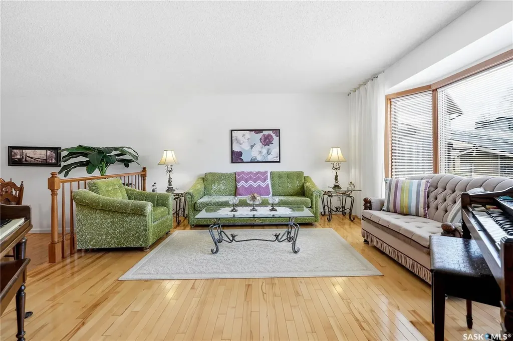 719 Wakaw Terrace Saskatoon SK S7J 4C1