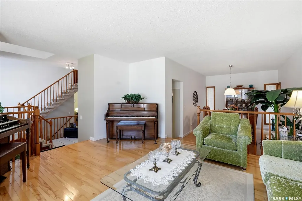 719 Wakaw Terrace Saskatoon SK S7J 4C1