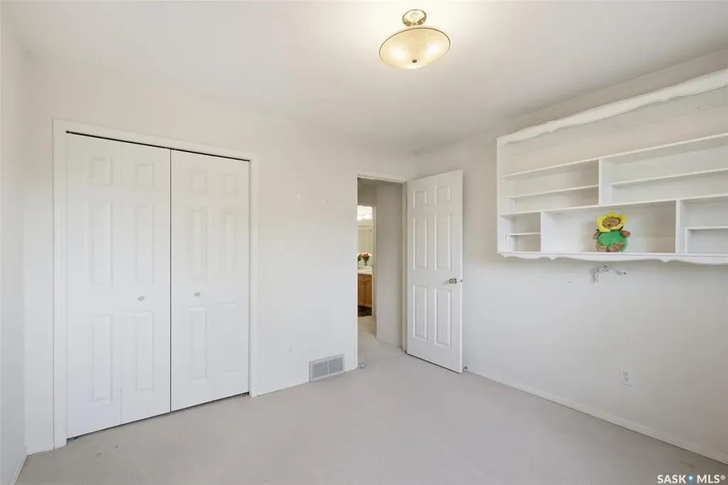 320 Heritage Crescent Saskatoon SK S7H 5P4