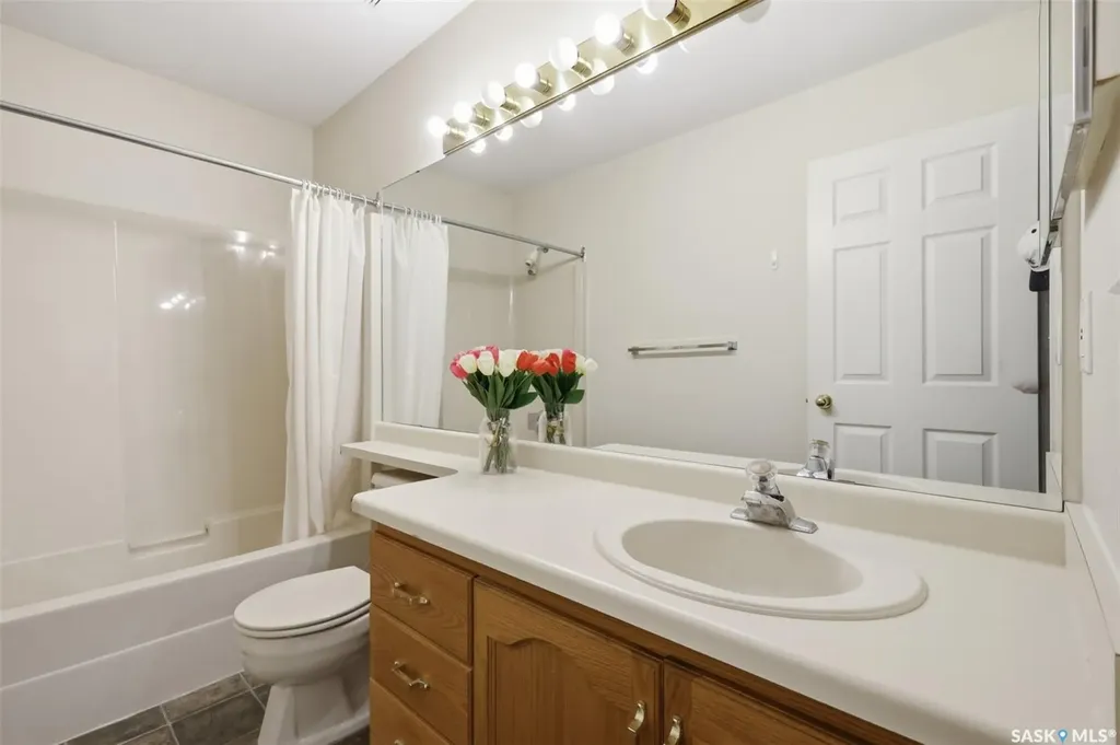 320 Heritage Crescent Saskatoon SK S7H 5P4