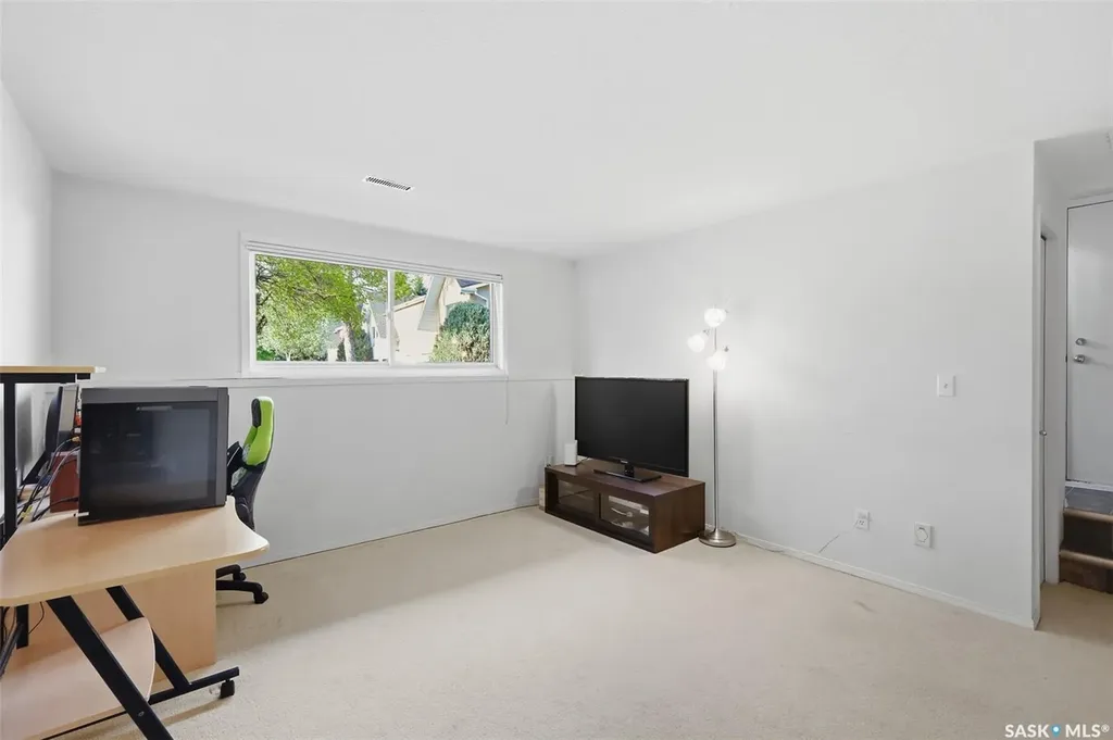 320 Heritage Crescent Saskatoon SK S7H 5P4