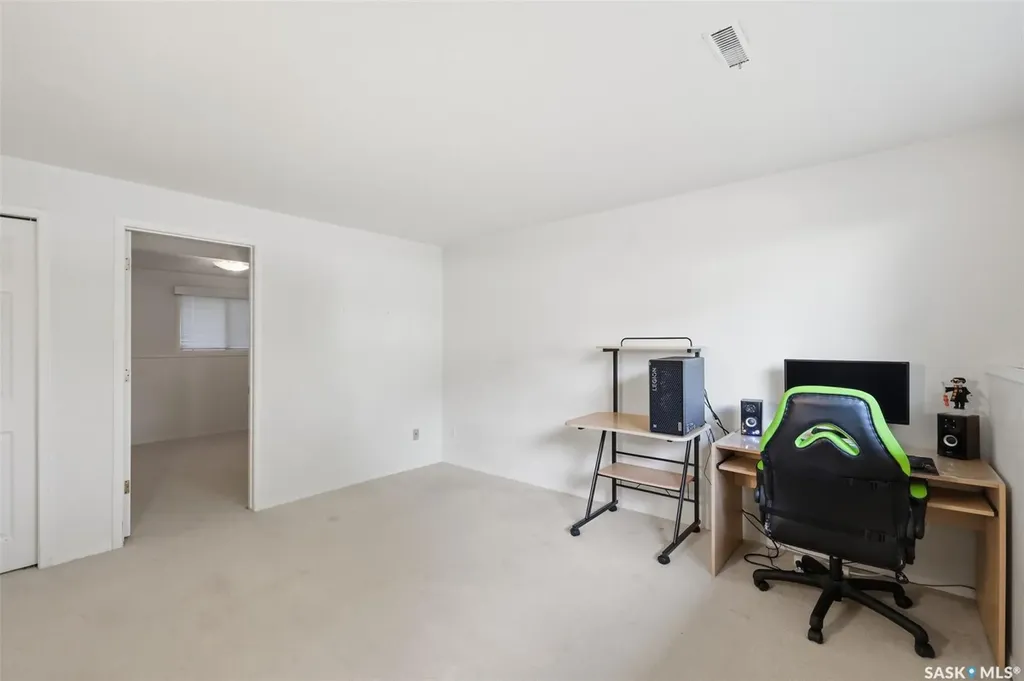 320 Heritage Crescent Saskatoon SK S7H 5P4