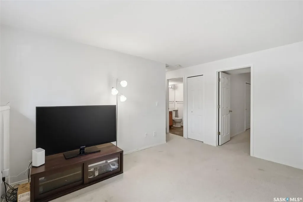 320 Heritage Crescent Saskatoon SK S7H 5P4