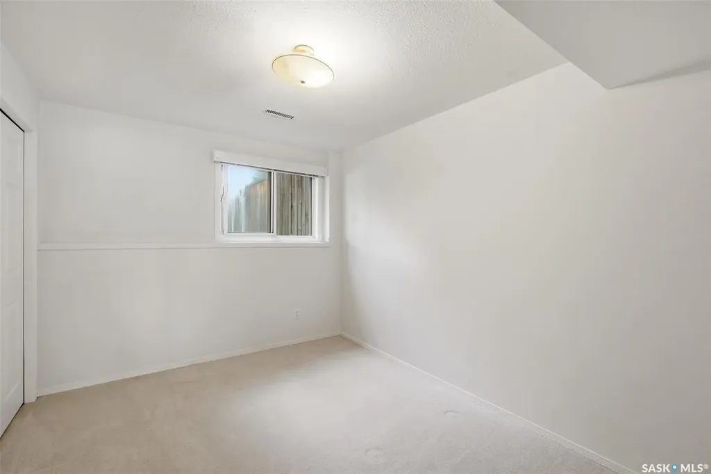 320 Heritage Crescent Saskatoon SK S7H 5P4