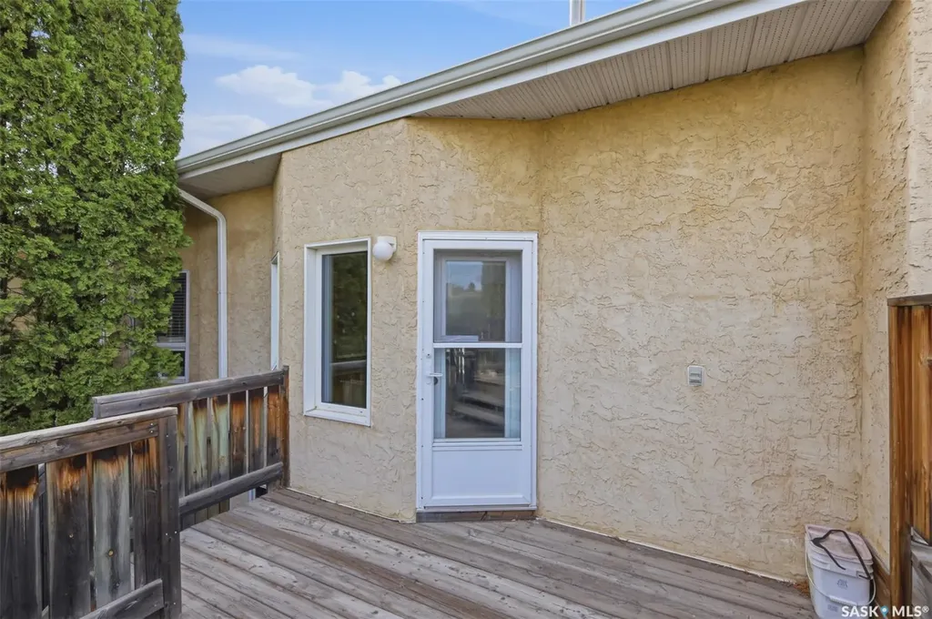 320 Heritage Crescent Saskatoon SK S7H 5P4