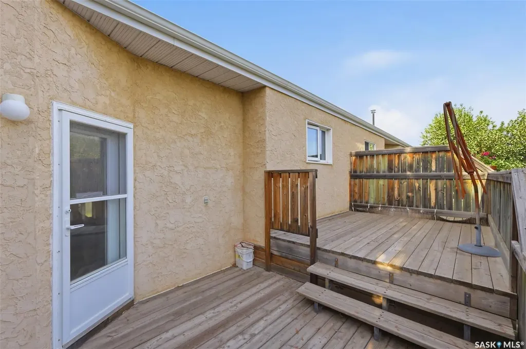 320 Heritage Crescent Saskatoon SK S7H 5P4