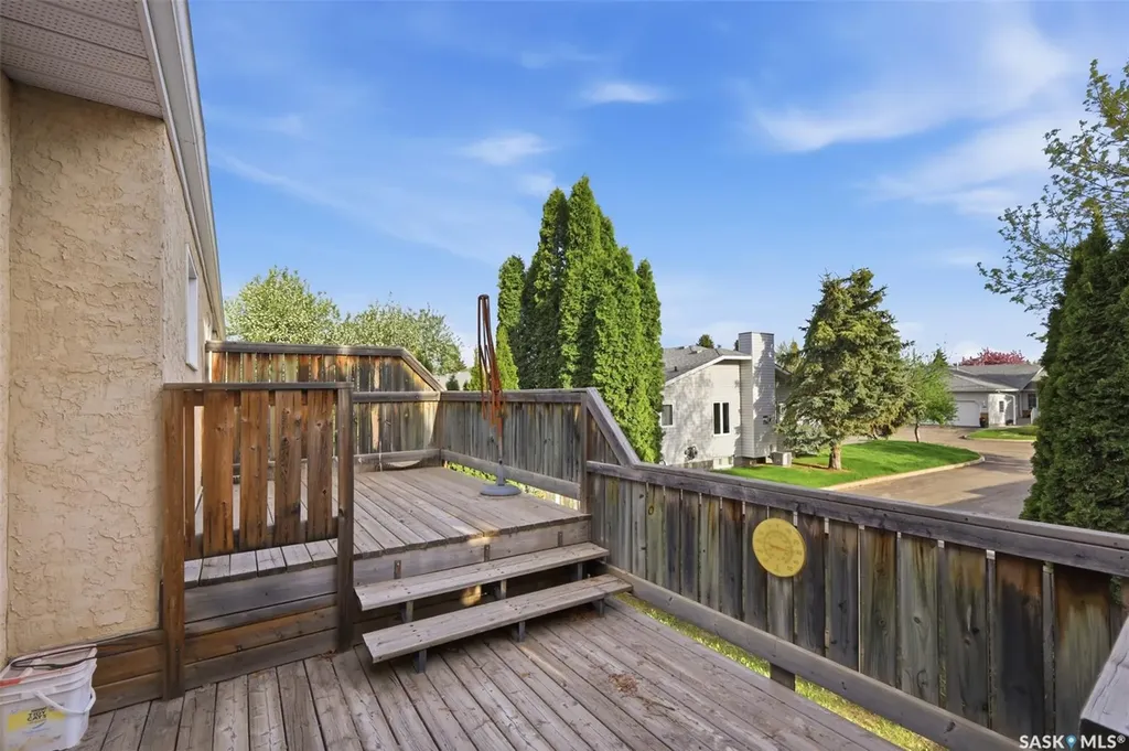 320 Heritage Crescent Saskatoon SK S7H 5P4