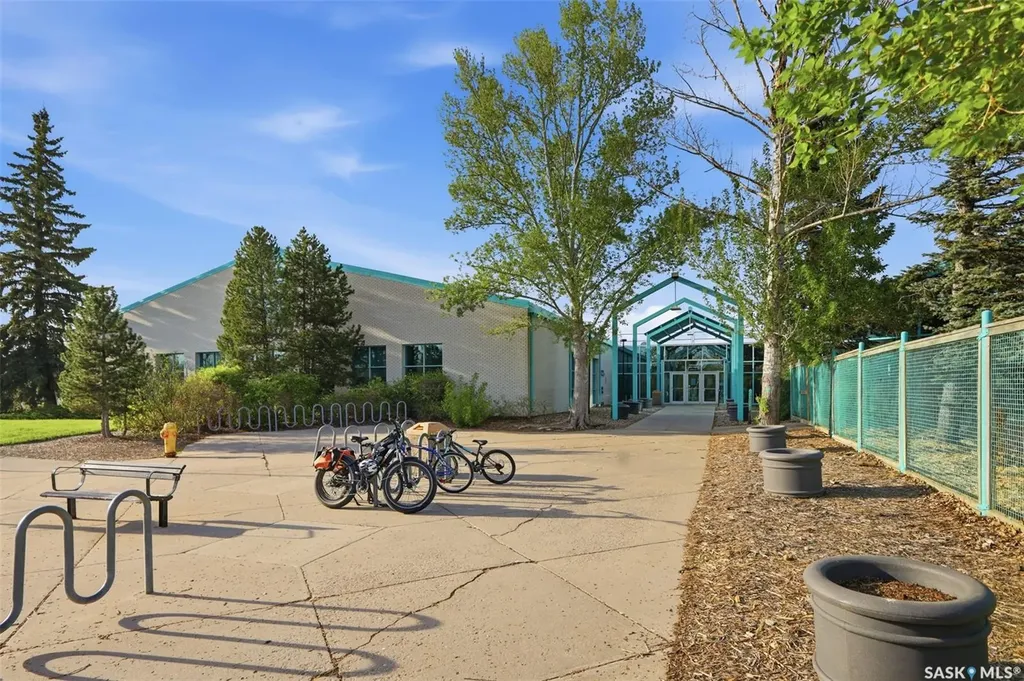 320 Heritage Crescent Saskatoon SK S7H 5P4