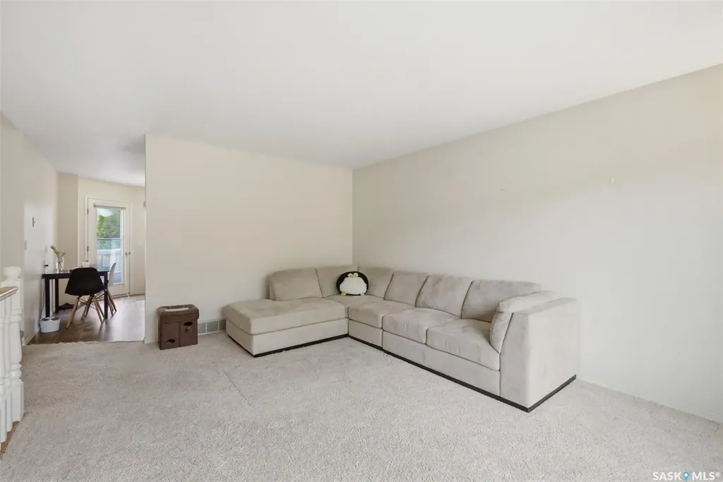 320 Heritage Crescent Saskatoon SK S7H 5P4