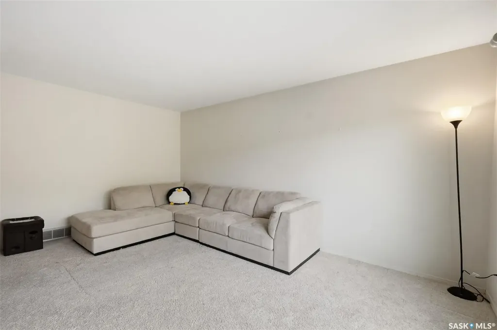 320 Heritage Crescent Saskatoon SK S7H 5P4