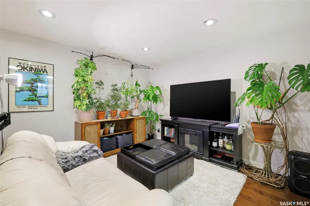 159 Tweed Lane Saskatoon SK S7V 0K1