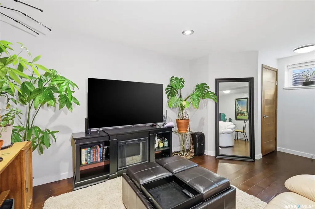 159 Tweed Lane Saskatoon SK S7V 0K1