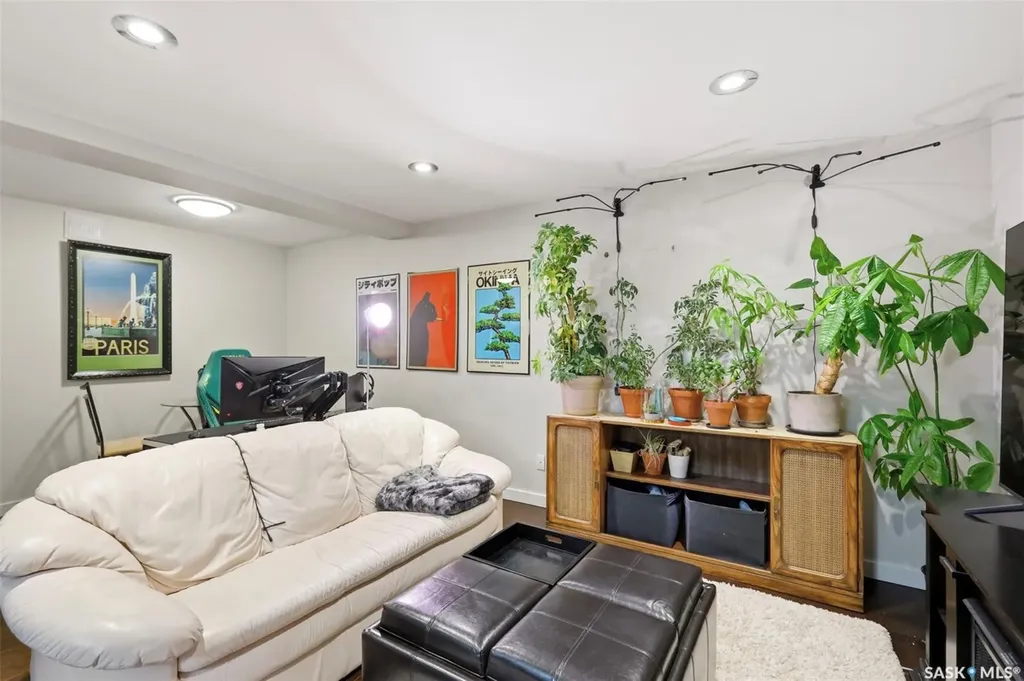 159 Tweed Lane Saskatoon SK S7V 0K1