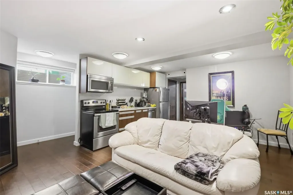 159 Tweed Lane Saskatoon SK S7V 0K1