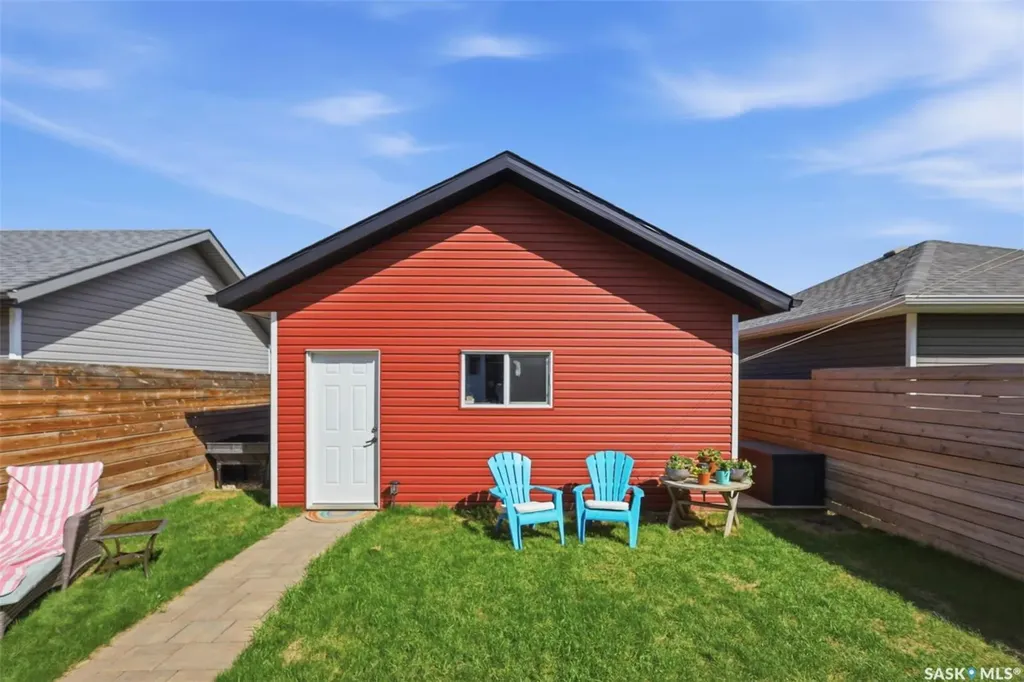 159 Tweed Lane Saskatoon SK S7V 0K1