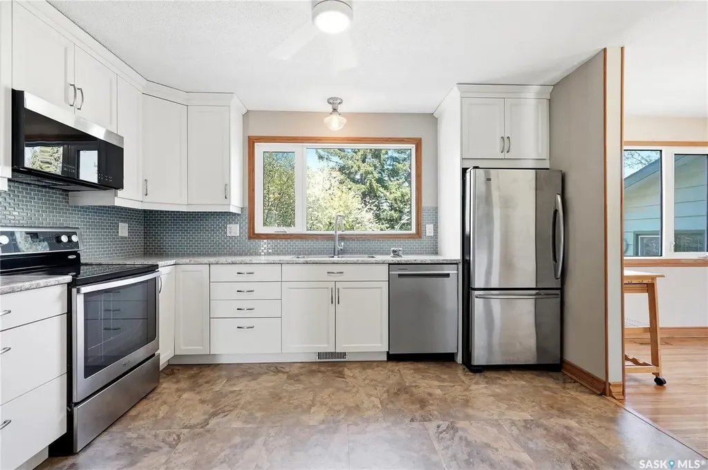 2338 Easthill Saskatoon SK S7J 3E5
