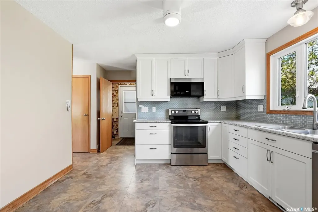 2338 Easthill Saskatoon SK S7J 3E5