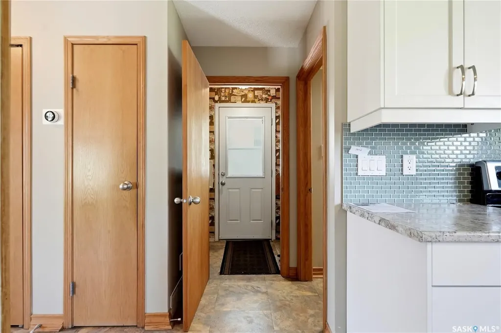 2338 Easthill Saskatoon SK S7J 3E5