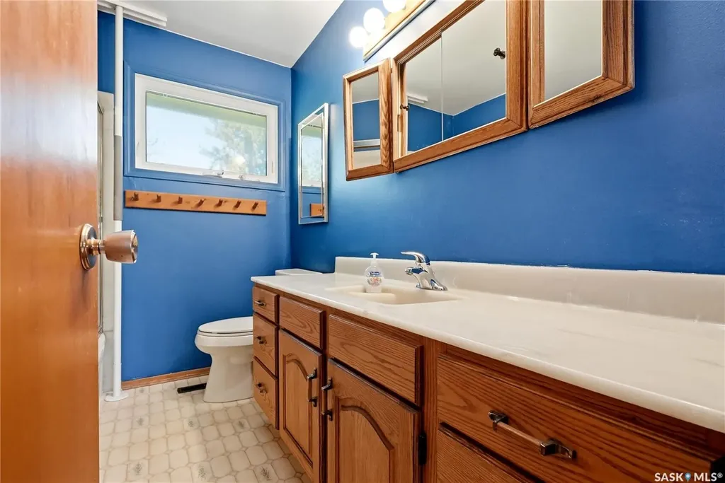 2338 Easthill Saskatoon SK S7J 3E5
