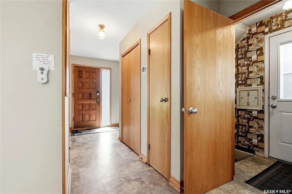 2338 Easthill Saskatoon SK S7J 3E5