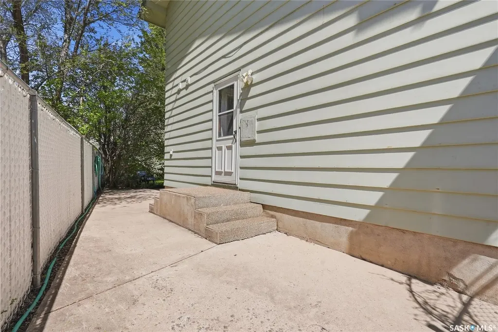 2338 Easthill Saskatoon SK S7J 3E5