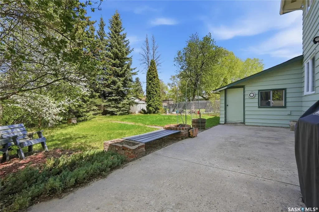 2338 Easthill Saskatoon SK S7J 3E5