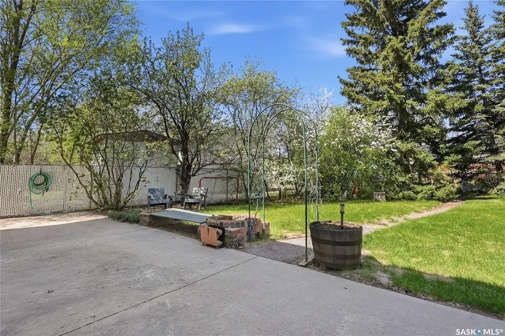 2338 Easthill Saskatoon SK S7J 3E5