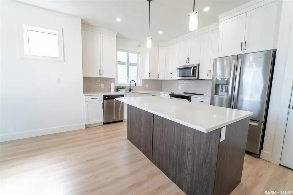 916 Feheregyhazi Boulevard Saskatoon SK S7W 1E1