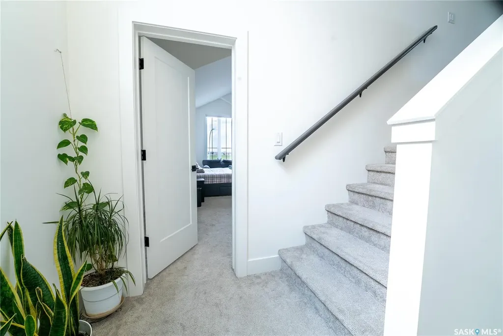 916 Feheregyhazi Boulevard Saskatoon SK S7W 1E1