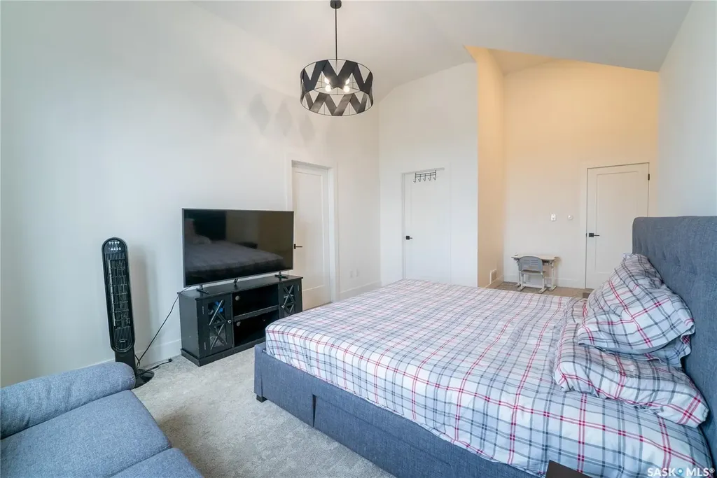 916 Feheregyhazi Boulevard Saskatoon SK S7W 1E1