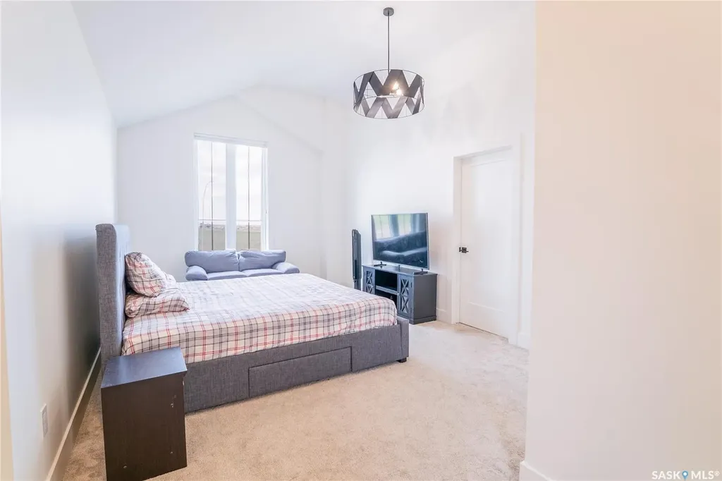 916 Feheregyhazi Boulevard Saskatoon SK S7W 1E1