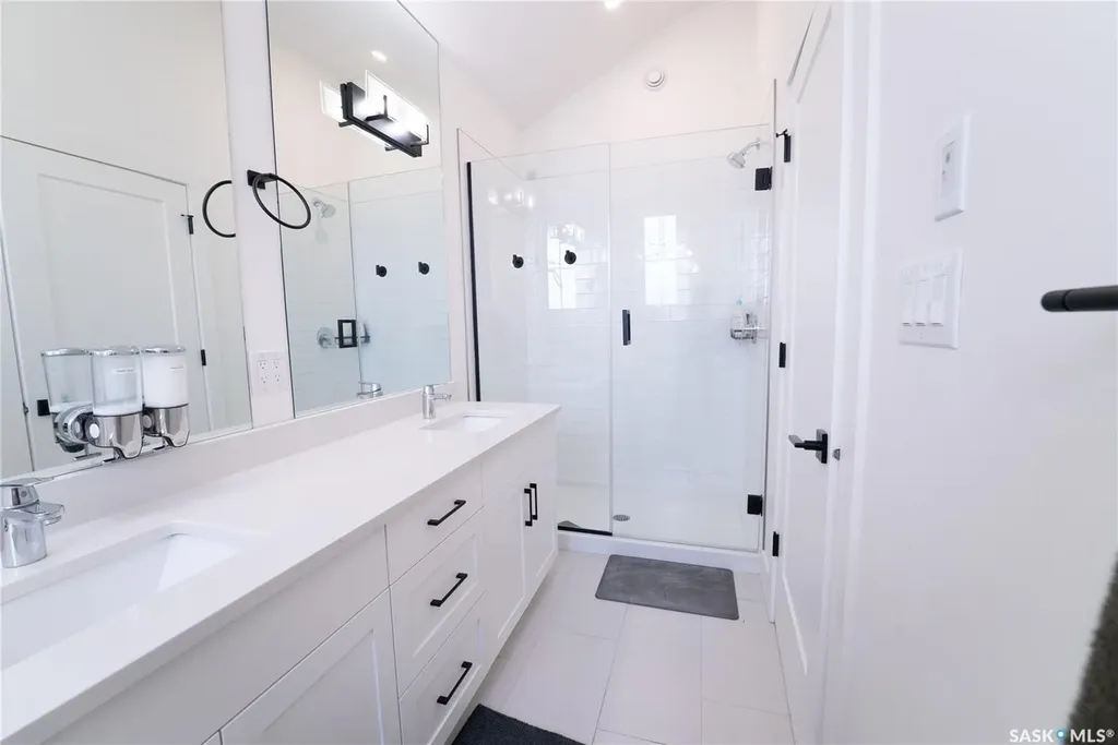 916 Feheregyhazi Boulevard Saskatoon SK S7W 1E1