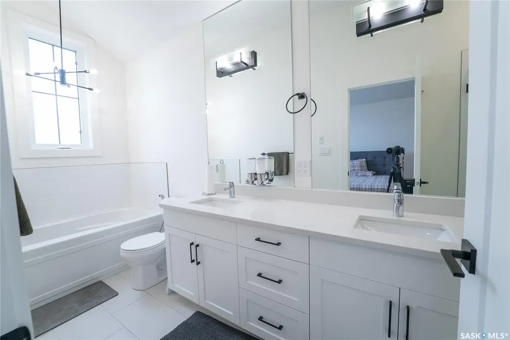 916 Feheregyhazi Boulevard Saskatoon SK S7W 1E1