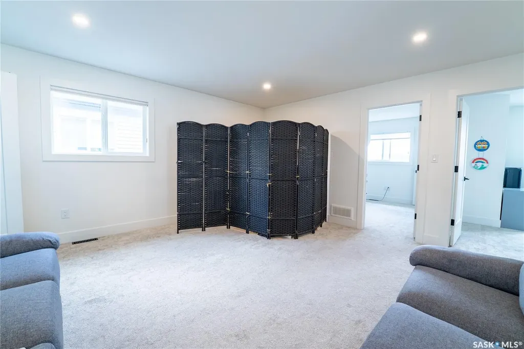916 Feheregyhazi Boulevard Saskatoon SK S7W 1E1
