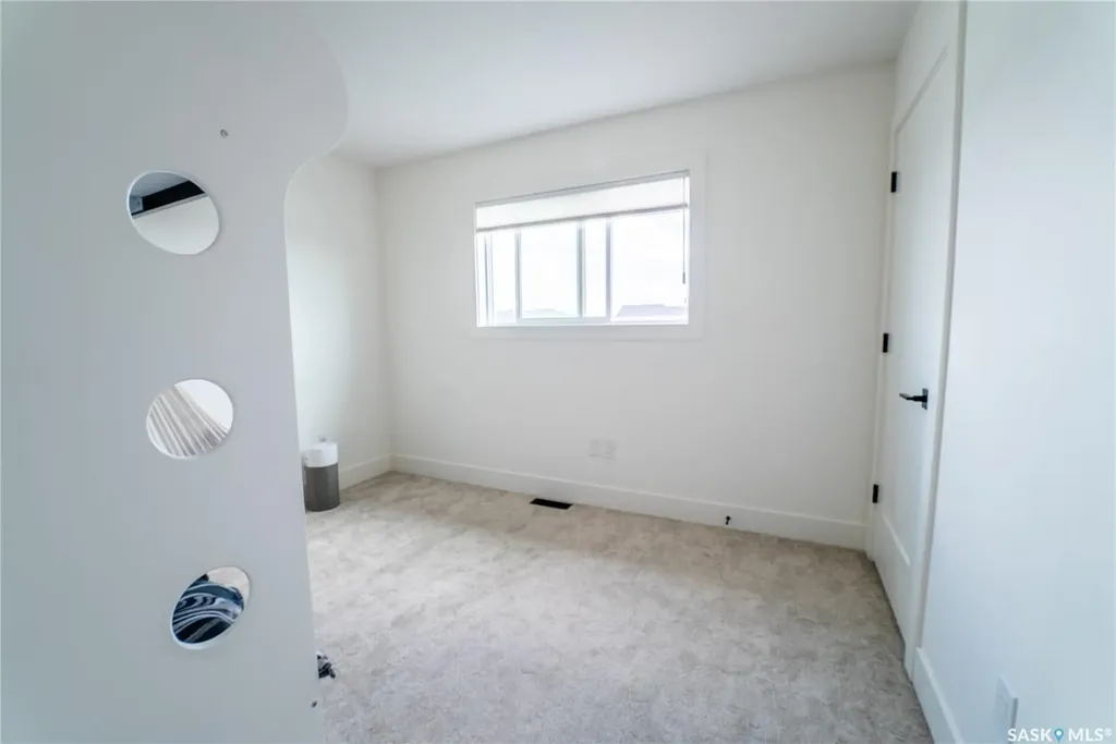 916 Feheregyhazi Boulevard Saskatoon SK S7W 1E1