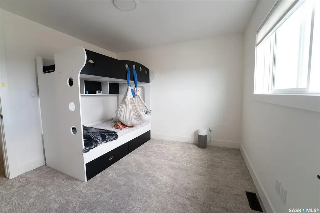 916 Feheregyhazi Boulevard Saskatoon SK S7W 1E1