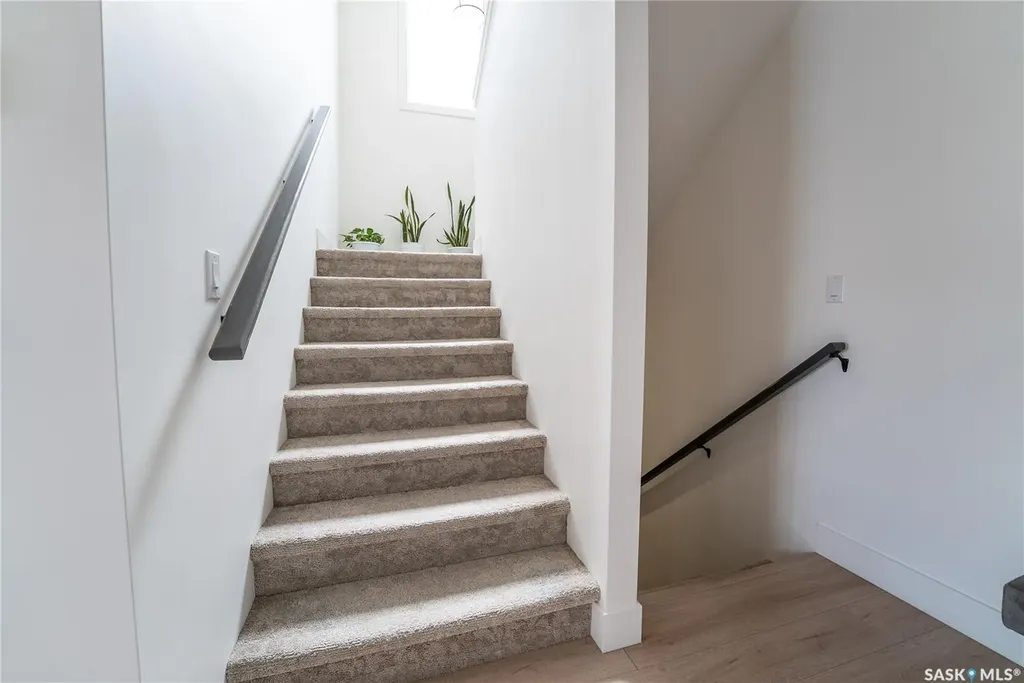 916 Feheregyhazi Boulevard Saskatoon SK S7W 1E1