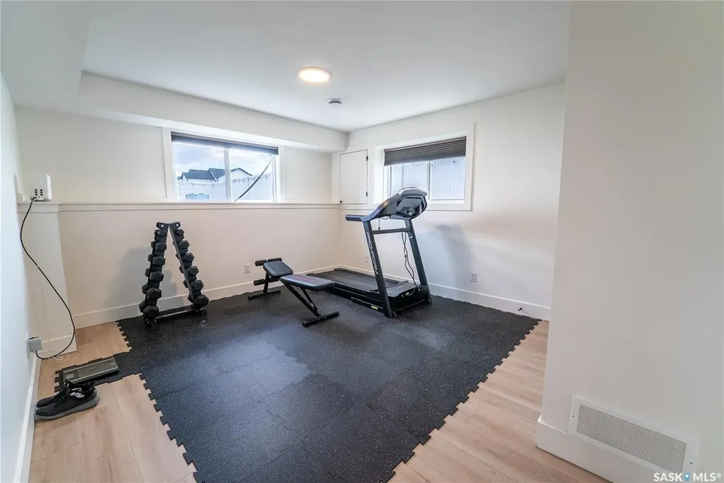 916 Feheregyhazi Boulevard Saskatoon SK S7W 1E1