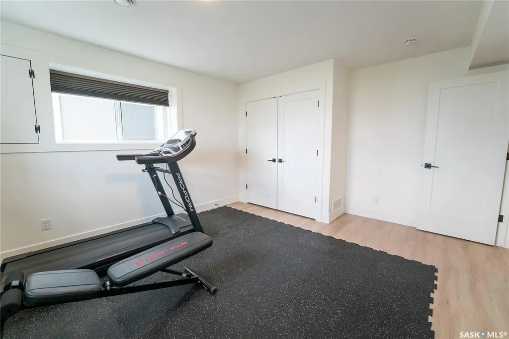 916 Feheregyhazi Boulevard Saskatoon SK S7W 1E1