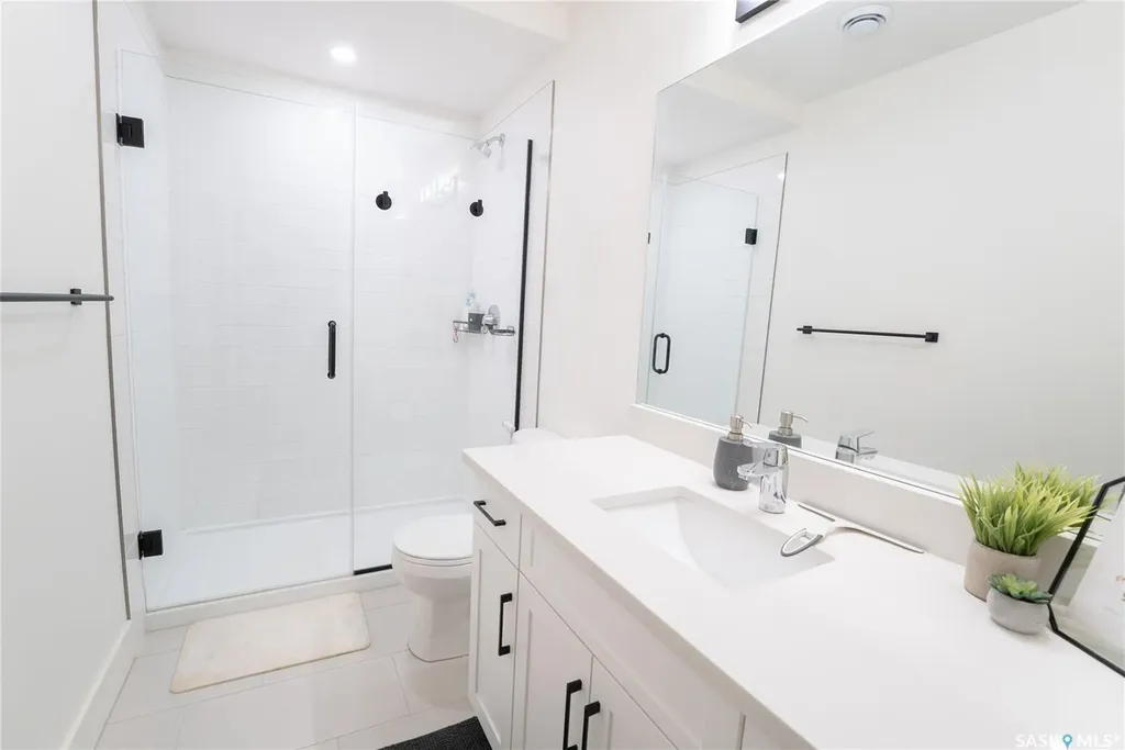 916 Feheregyhazi Boulevard Saskatoon SK S7W 1E1