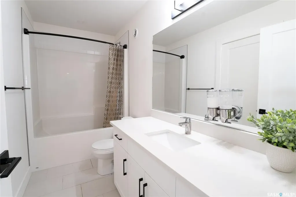 916 Feheregyhazi Boulevard Saskatoon SK S7W 1E1